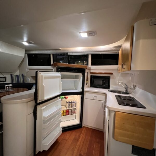 Mr lucky aka yachts 00002 de tamano grande 600x600