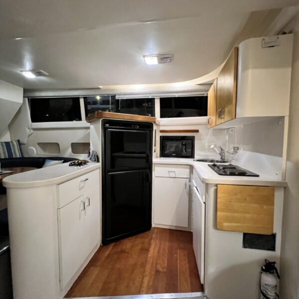 Mr lucky aka yachts 00003 de tamano grande 600x600