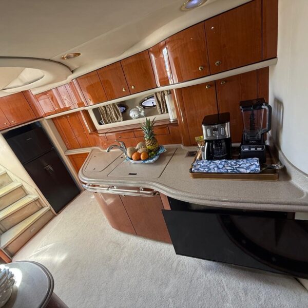 Mr lucky aka yachts 00010 de tamano grande 600x600