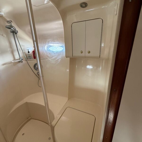 Mr lucky aka yachts 00013 de tamano grande 600x600