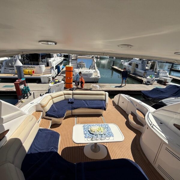 Mr lucky aka yachts 00014 de tamano grande 600x600