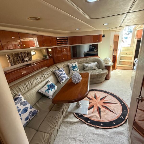 Mr lucky aka yachts 00017 de tamano grande 600x600