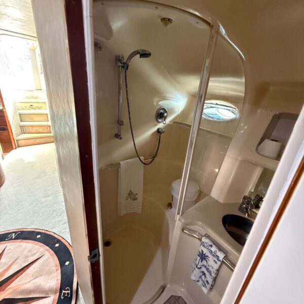 Mr lucky aka yachts 00021 de tamano grande 600x600